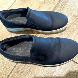 Ecco navy blue slip-on sneakers
